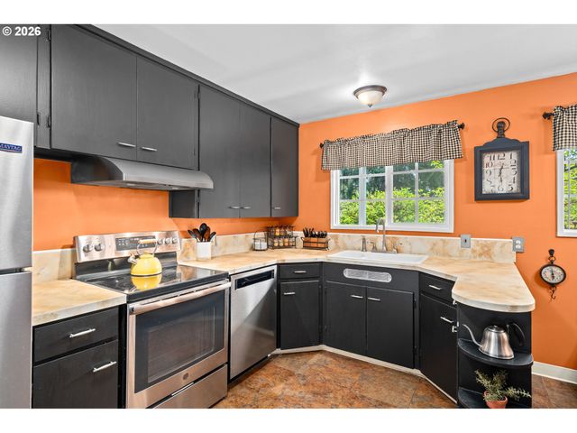 12115 Sw FAIRCREST St, Portland, OR 97225