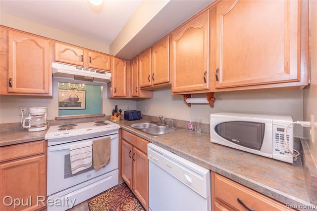 29560 Clarita Street, Livonia, MI 48152