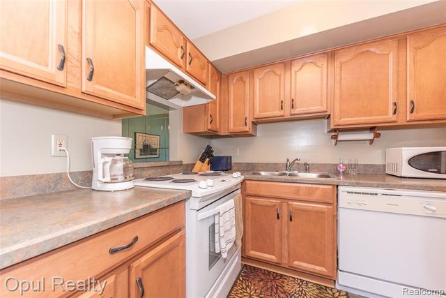 29560 Clarita Street, Livonia, MI 48152