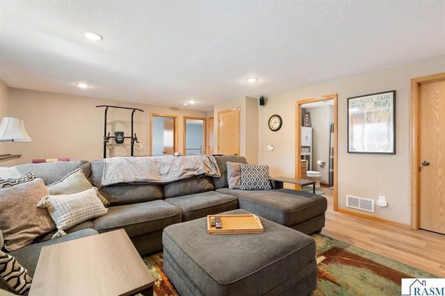 604 St Andrews Drive, Mankato, MN 56001
