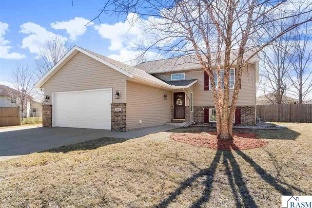 604 St Andrews Drive, Mankato, MN 56001