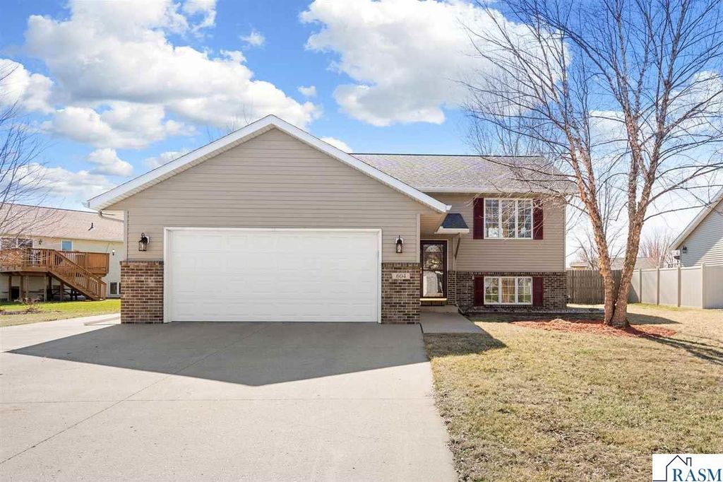 604 St Andrews Drive, Mankato, MN 56001