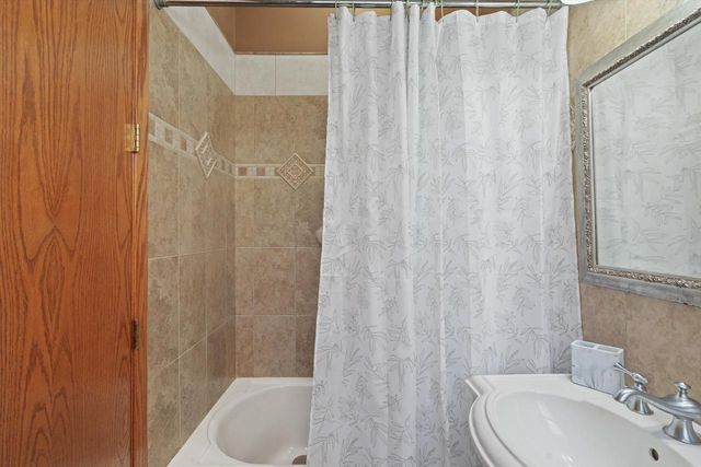 N44W25902 Lindsay ROAD, Pewaukee, WI 53072