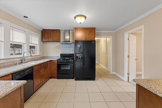 216 Eureka Ave, Lodi, CA 95240