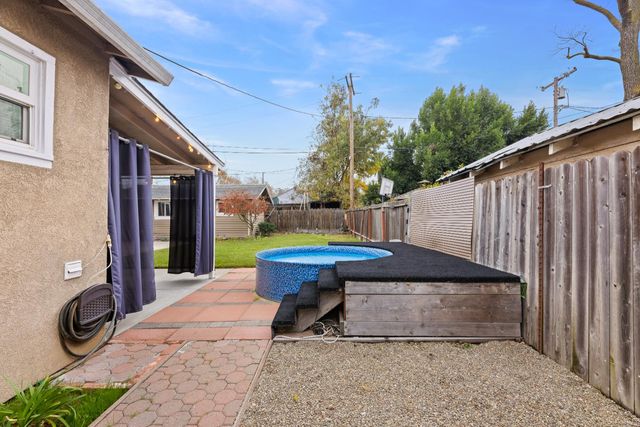 216 Eureka Ave, Lodi, CA 95240