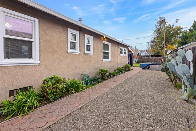 216 Eureka Ave, Lodi, CA 95240