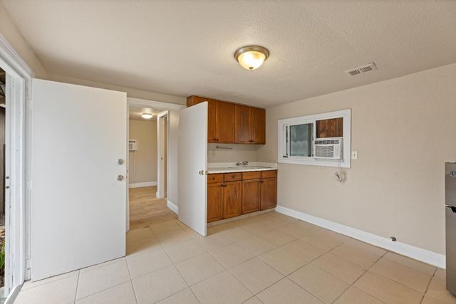 216 Eureka Ave, Lodi, CA 95240