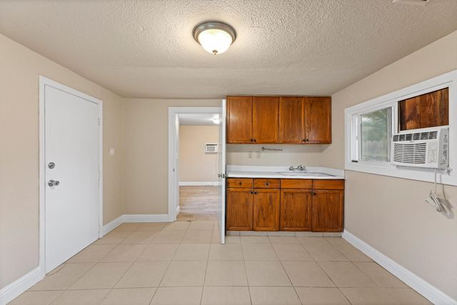 216 Eureka Ave, Lodi, CA 95240