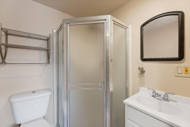 216 Eureka Ave, Lodi, CA 95240