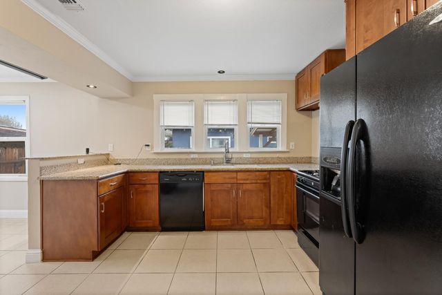 216 Eureka Ave, Lodi, CA 95240