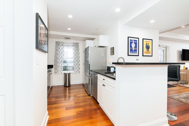 10 Seaport Dr. 2505, Quincy, MA 02171