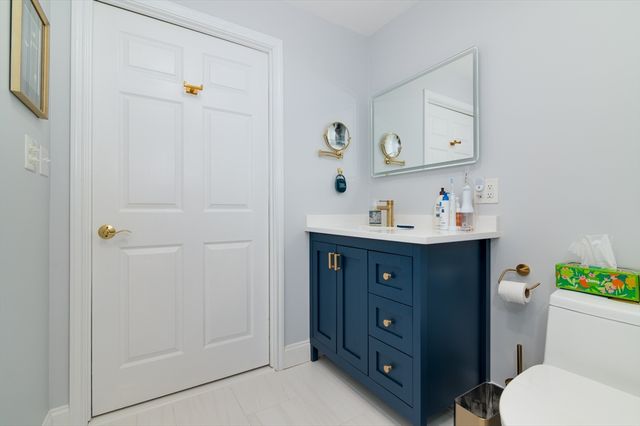 10 Seaport Dr. 2505, Quincy, MA 02171