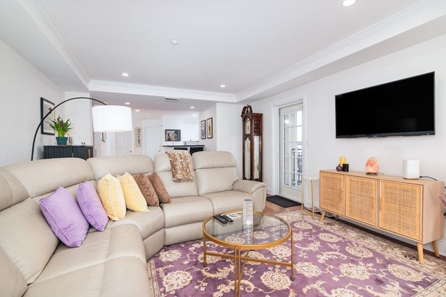 10 Seaport Dr. 2505, Quincy, MA 02171