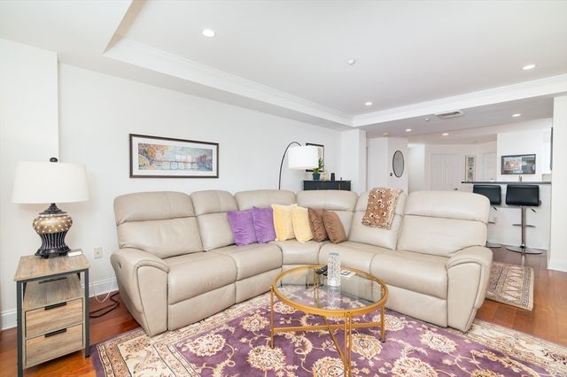 10 Seaport Dr. 2505, Quincy, MA 02171