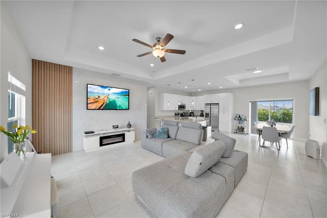 405 NW 10th ST, Cape Coral, FL 33993