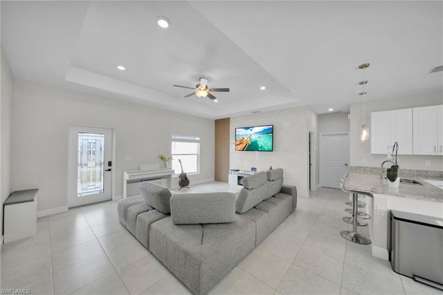 405 NW 10th ST, Cape Coral, FL 33993