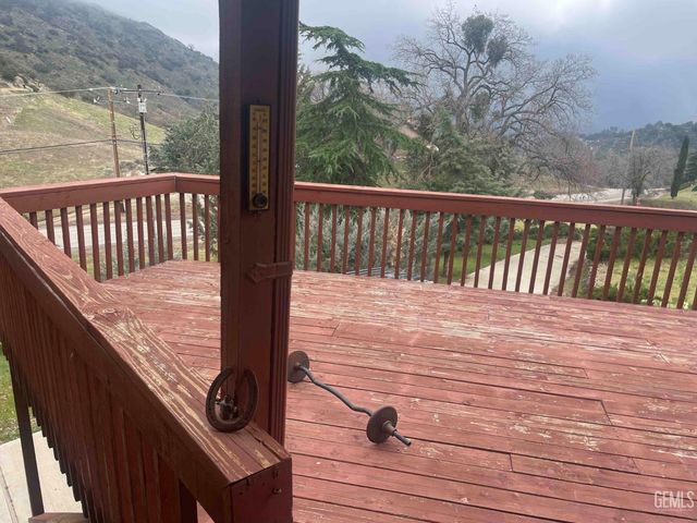 26020 Oakflat Drive, Tehachapi, CA 93561
