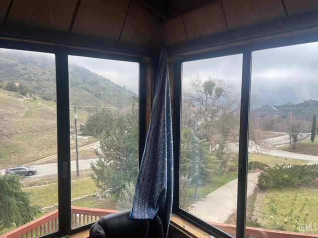 26020 Oakflat Drive, Tehachapi, CA 93561