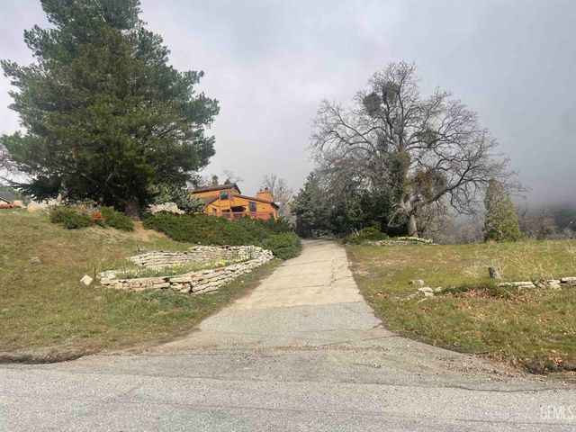 26020 Oakflat Drive, Tehachapi, CA 93561