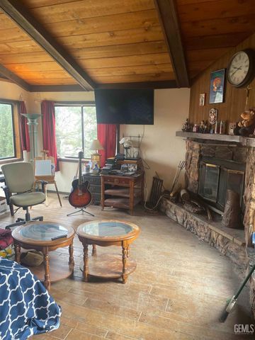 26020 Oakflat Drive, Tehachapi, CA 93561