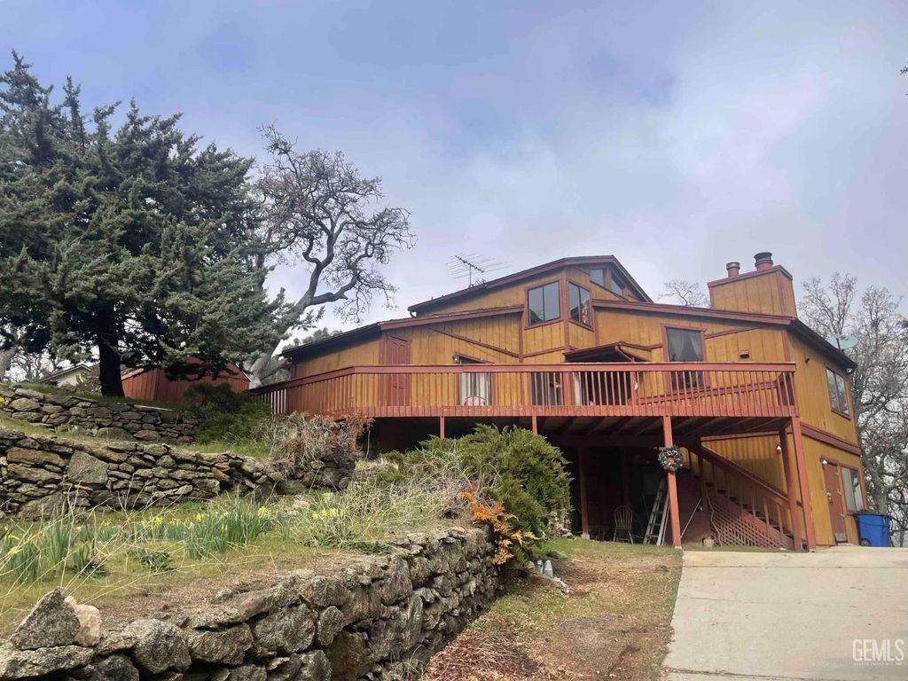 26020 Oakflat Drive, Tehachapi, CA 93561