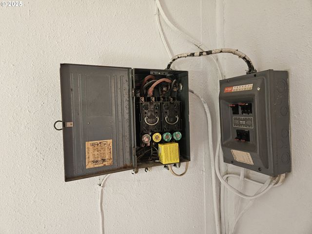 142 S COMSTOCK Ave, Sutherlin, OR 97479