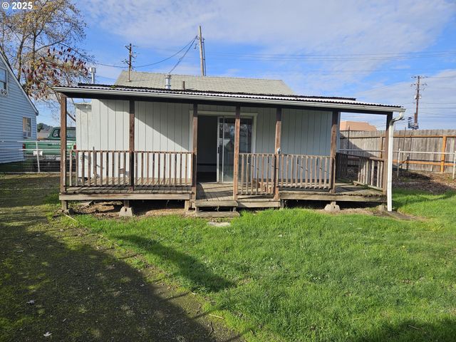 142 S COMSTOCK Ave, Sutherlin, OR 97479