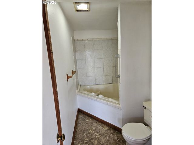 142 S COMSTOCK Ave, Sutherlin, OR 97479