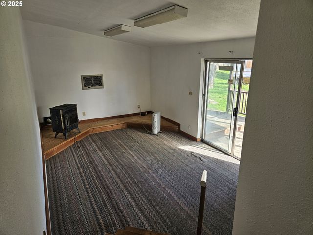 142 S COMSTOCK Ave, Sutherlin, OR 97479