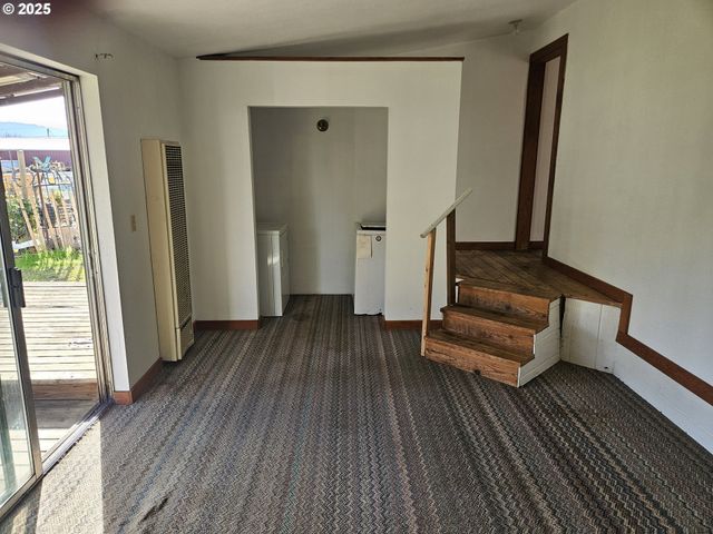 142 S COMSTOCK Ave, Sutherlin, OR 97479