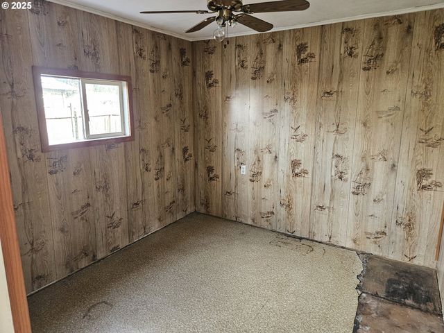 142 S COMSTOCK Ave, Sutherlin, OR 97479