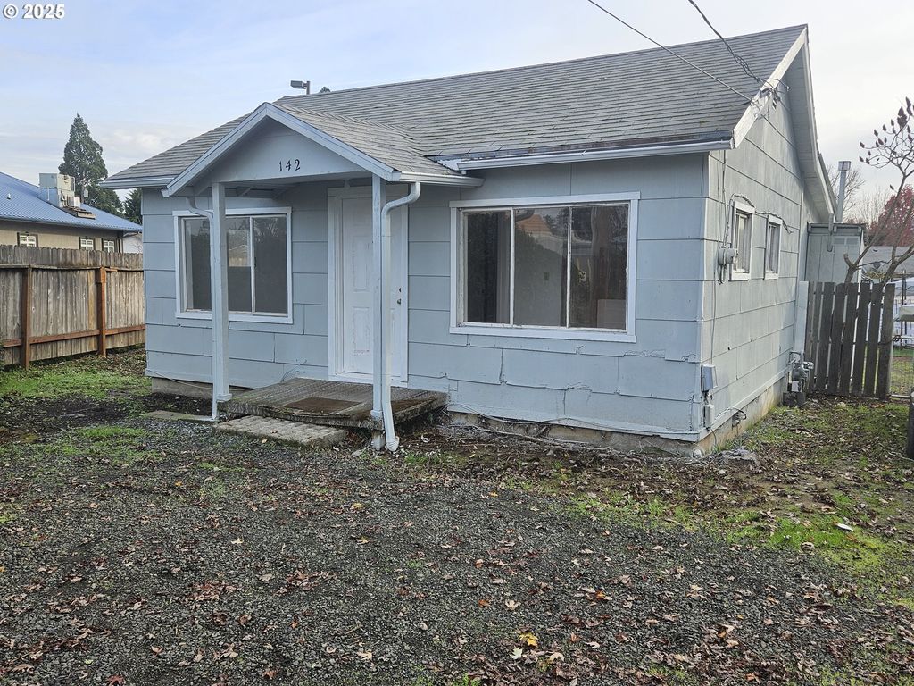 142 S COMSTOCK Ave, Sutherlin, OR 97479