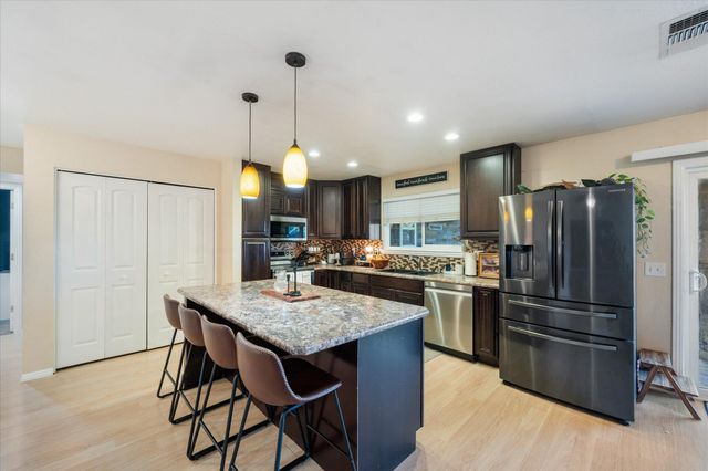 1750 Hawthorne Court, Redding, CA 96002