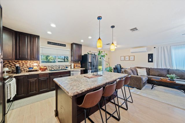 1750 Hawthorne Court, Redding, CA 96002