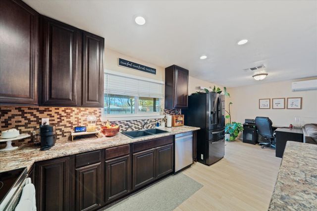 1750 Hawthorne Court, Redding, CA 96002