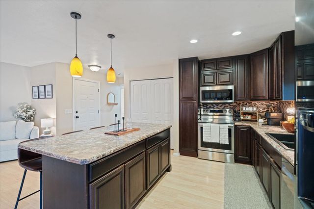 1750 Hawthorne Court, Redding, CA 96002