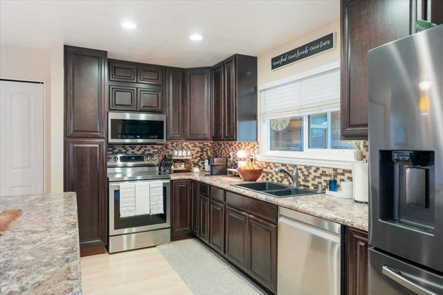 1750 Hawthorne Court, Redding, CA 96002