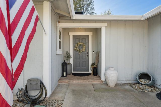 1750 Hawthorne Court, Redding, CA 96002