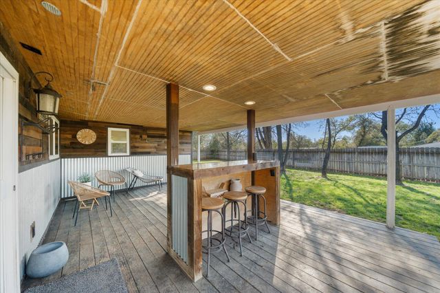 1750 Hawthorne Court, Redding, CA 96002