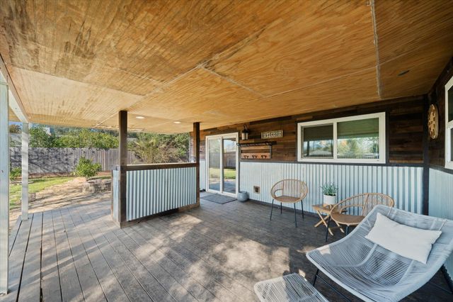 1750 Hawthorne Court, Redding, CA 96002