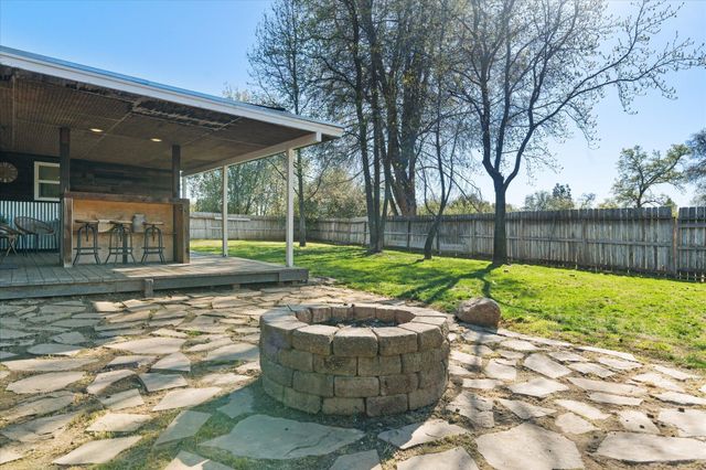 1750 Hawthorne Court, Redding, CA 96002