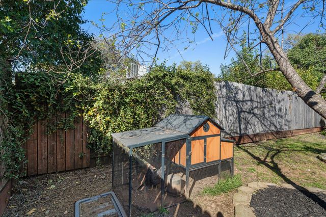 1750 Hawthorne Court, Redding, CA 96002