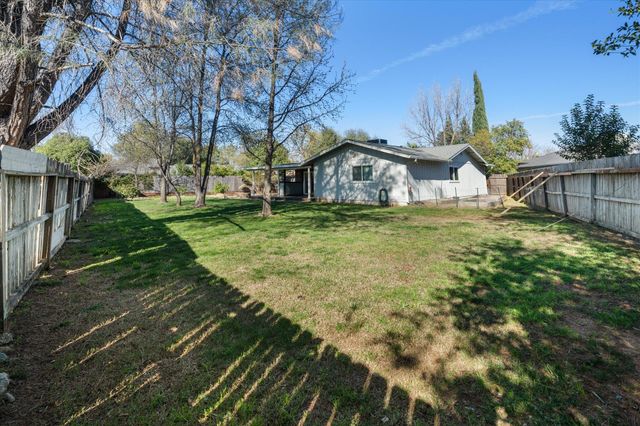 1750 Hawthorne Court, Redding, CA 96002