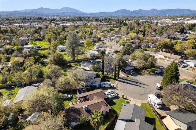 1750 Hawthorne Court, Redding, CA 96002