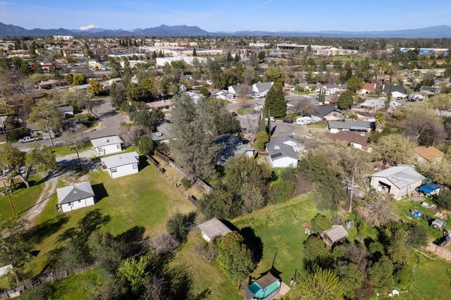 1750 Hawthorne Court, Redding, CA 96002