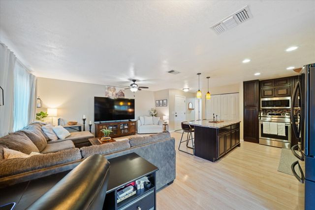 1750 Hawthorne Court, Redding, CA 96002