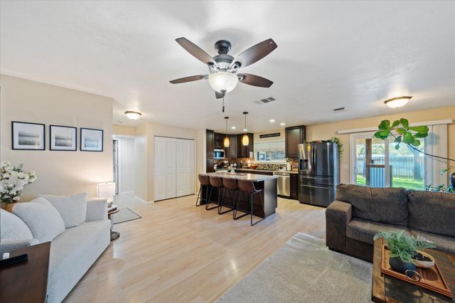 1750 Hawthorne Court, Redding, CA 96002