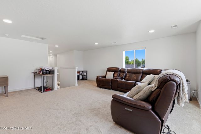650 Ripatti Way, Hayden, ID 83835