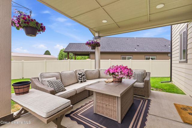 650 Ripatti Way, Hayden, ID 83835