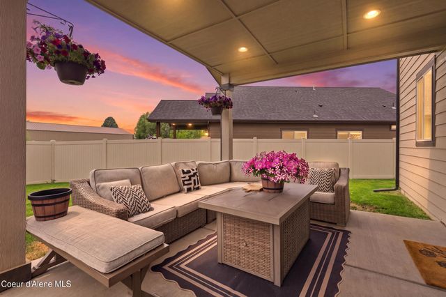 650 Ripatti Way, Hayden, ID 83835